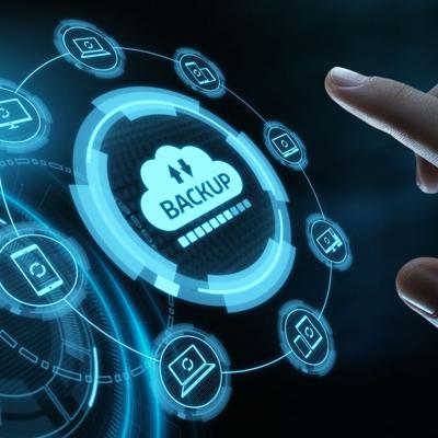 Infografik zu Hybride Backup-Strategie – Veranschaulichung der Automatisierungslösung